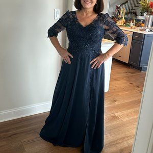 Dark Navy A-Line V-Neck MOB Gown of Chiffon and Lace with Sequins, Sz 14, NWT
